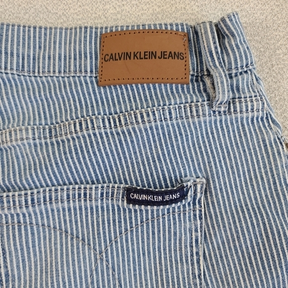 Calvin Klein Size 10 Denim Short Railroad Stripe Blue White Cuffed - Picture 5 of 6